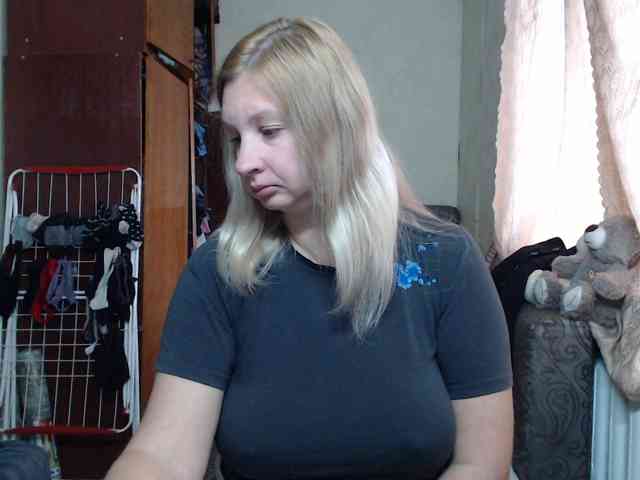 BustyBlondy webcam