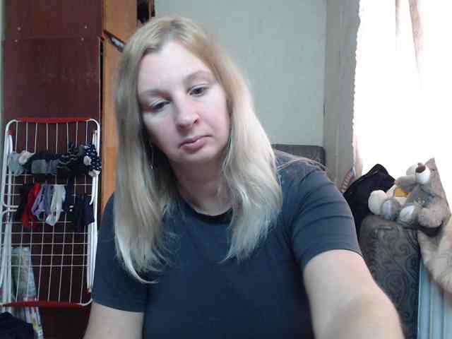 BustyBlondy webcam