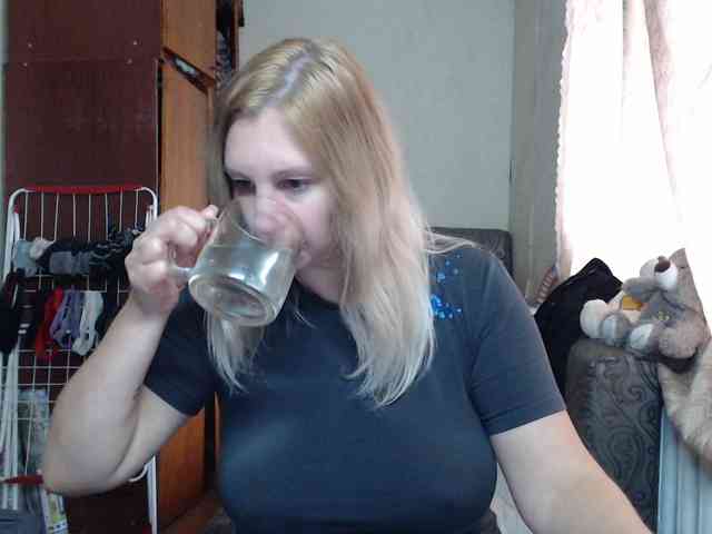 BustyBlondy webcam