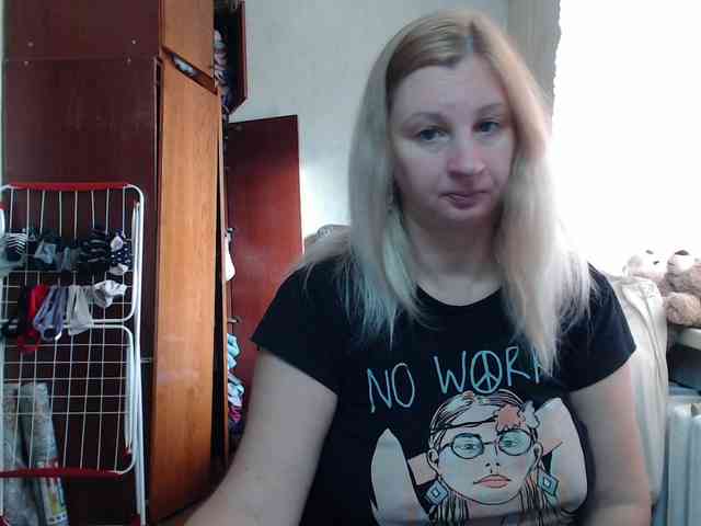 BustyBlondy webcam