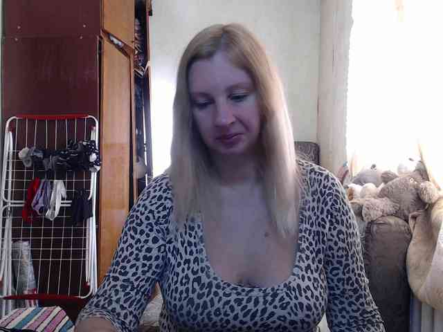 BustyBlondy webcam