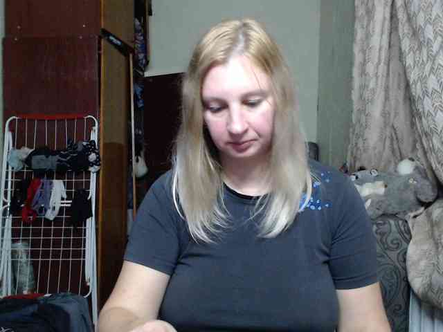 BustyBlondy webcam