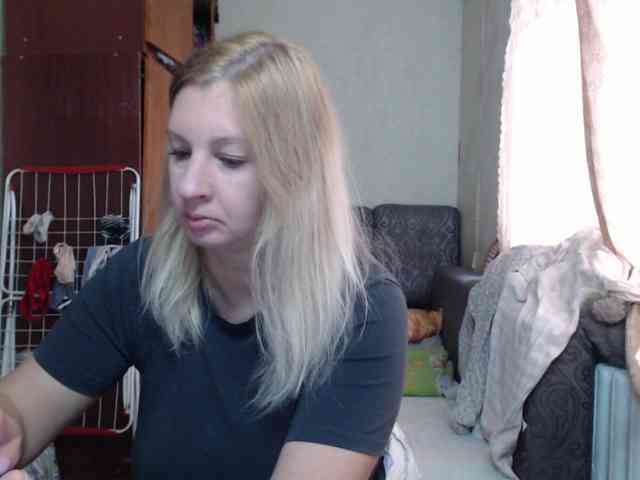 BustyBlondy webcam