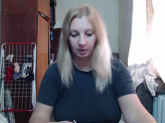 BustyBlondy webcam