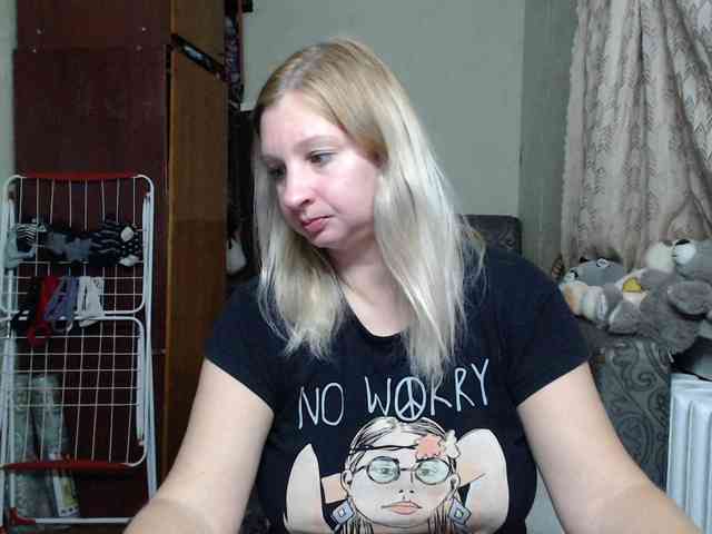 BustyBlondy webcam
