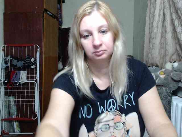 BustyBlondy webcam