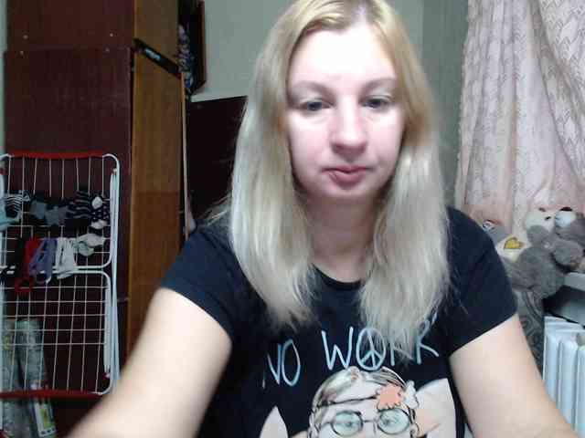 BustyBlondy webcam
