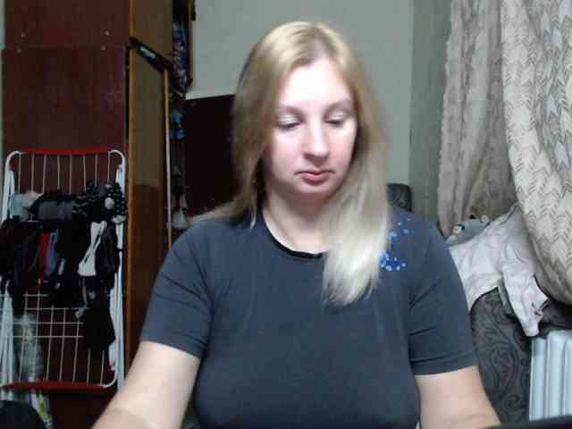 BustyBlondy webcam