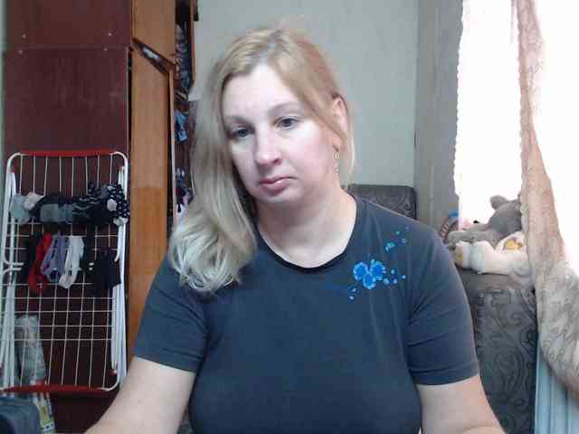 BustyBlondy webcam