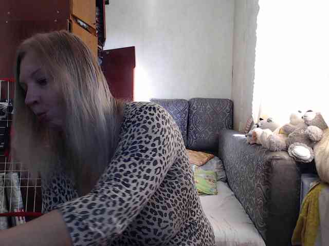 BustyBlondy webcam