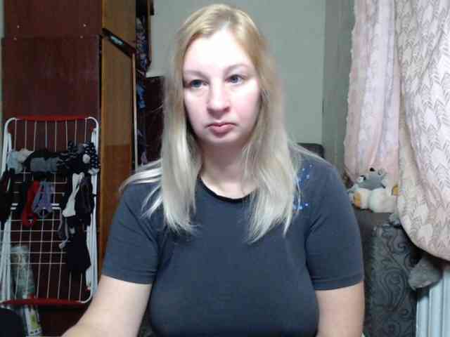 BustyBlondy webcam