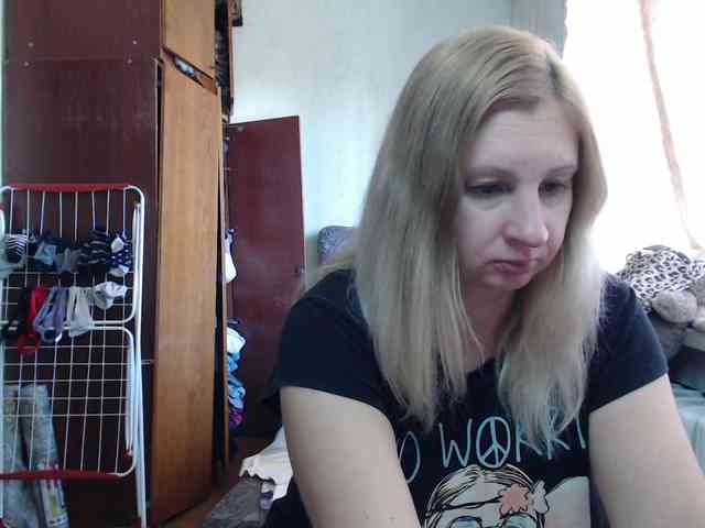 BustyBlondy webcam