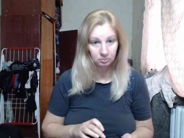 BustyBlondy webcam
