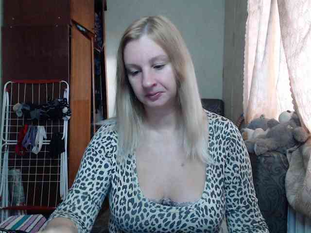BustyBlondy webcam