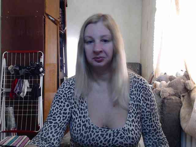 BustyBlondy webcam