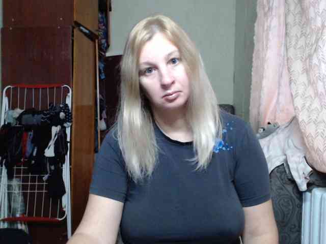 BustyBlondy webcam