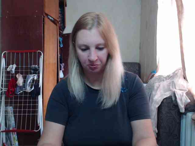 BustyBlondy webcam