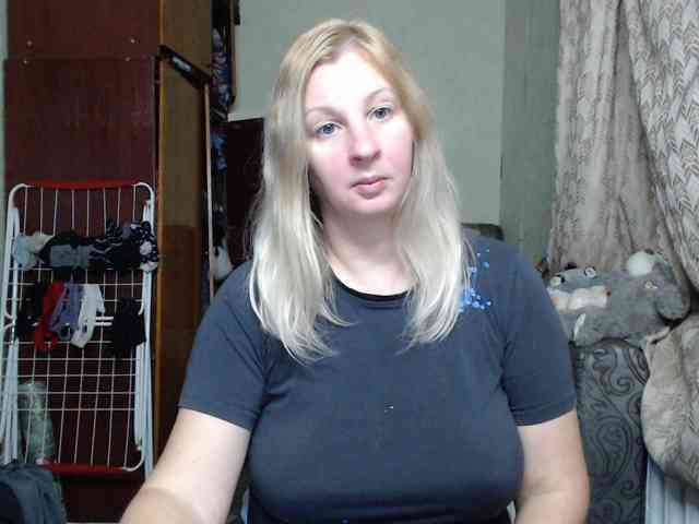 BustyBlondy webcam
