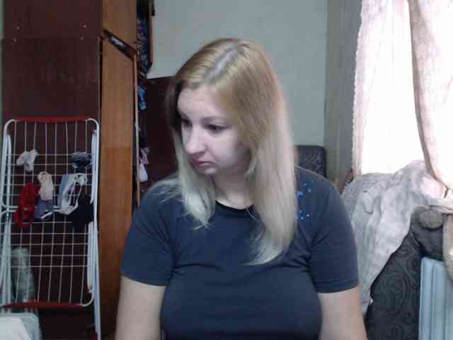 BustyBlondy webcam
