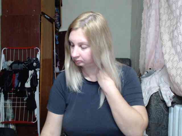 BustyBlondy webcam