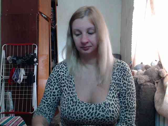 BustyBlondy webcam