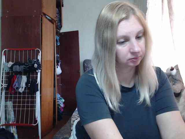 BustyBlondy webcam