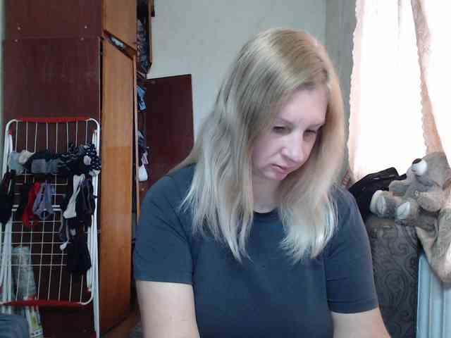 BustyBlondy webcam