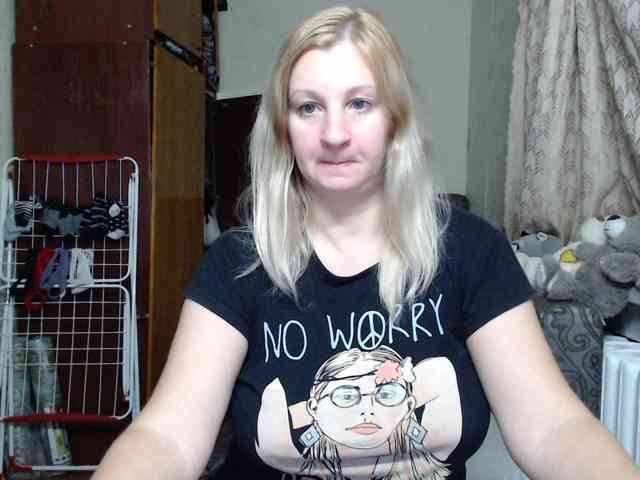 BustyBlondy webcam