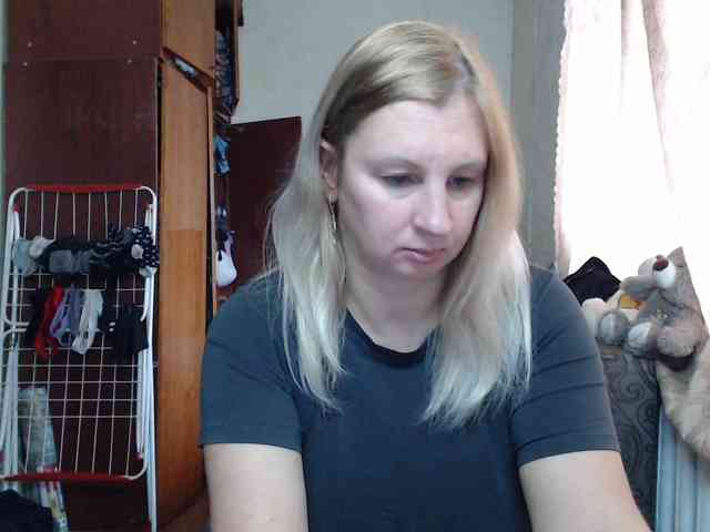 BustyBlondy webcam