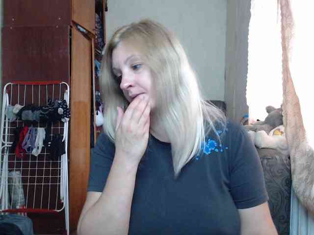 BustyBlondy webcam