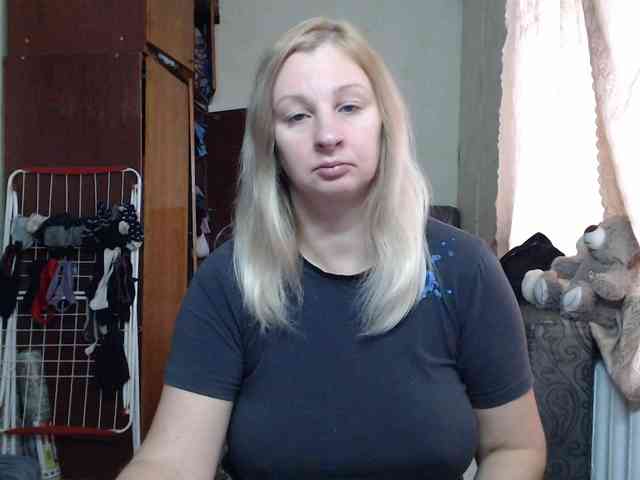 BustyBlondy webcam