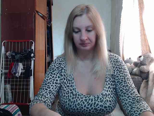BustyBlondy webcam