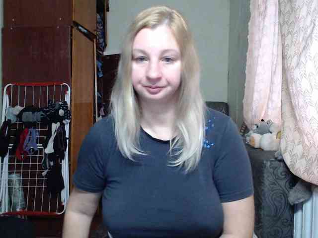 BustyBlondy webcam