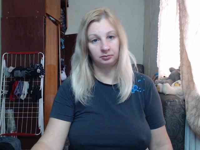 BustyBlondy webcam
