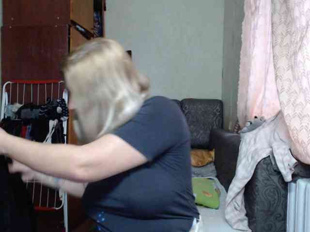 BustyBlondy webcam