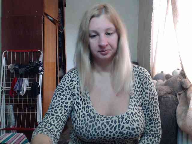 BustyBlondy webcam