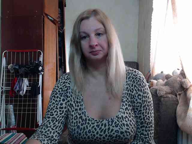 BustyBlondy webcam