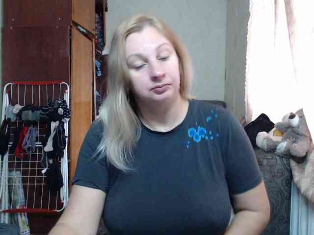 BustyBlondy webcam