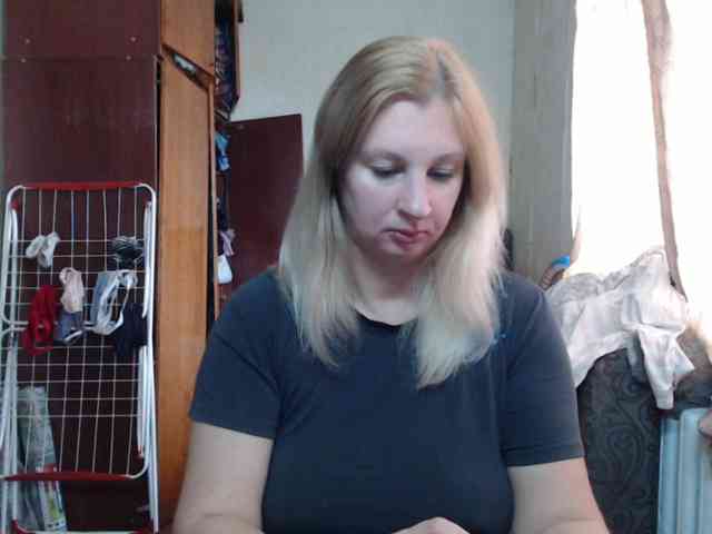 BustyBlondy webcam