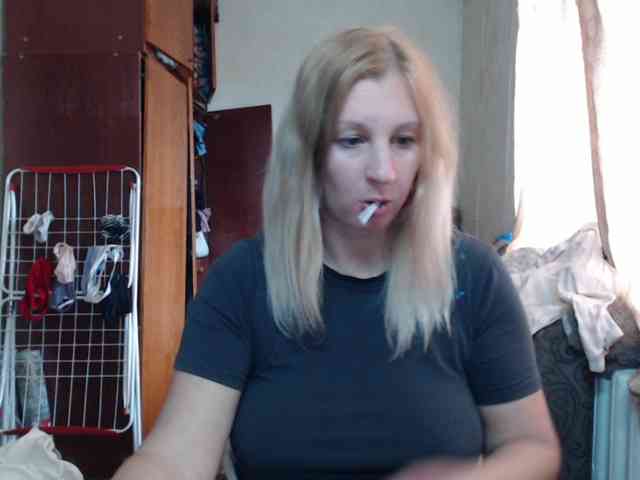 BustyBlondy webcam