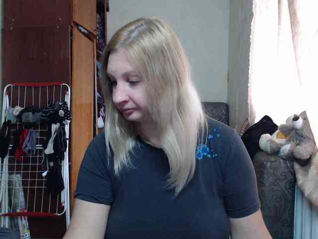 BustyBlondy webcam