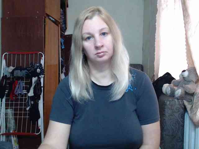 BustyBlondy webcam