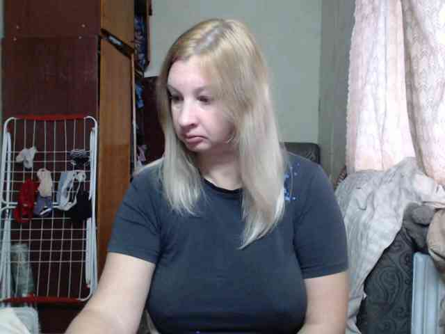 BustyBlondy webcam