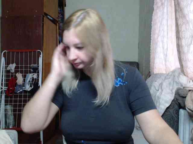 BustyBlondy webcam