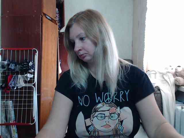 BustyBlondy webcam