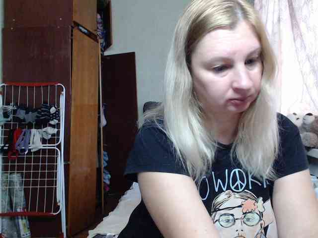 BustyBlondy webcam