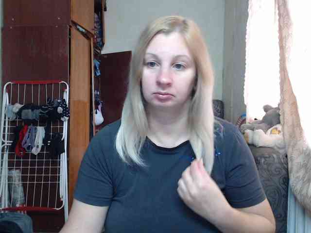 BustyBlondy webcam
