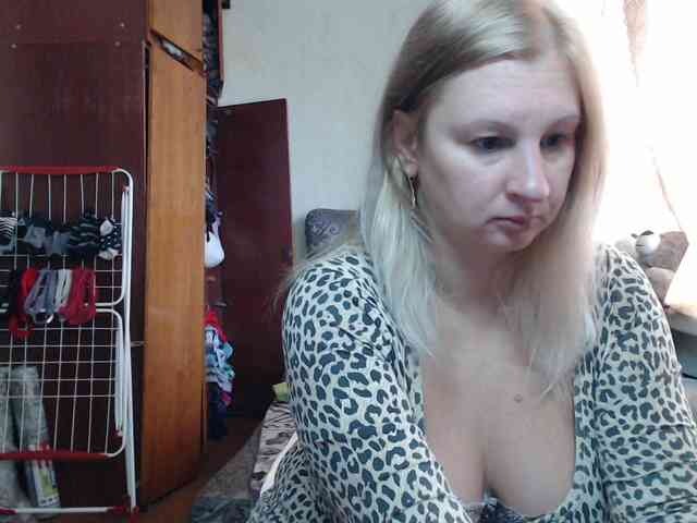BustyBlondy webcam