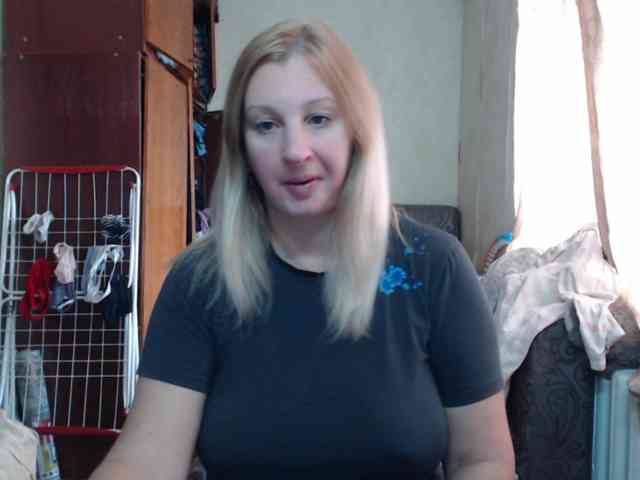 BustyBlondy webcam