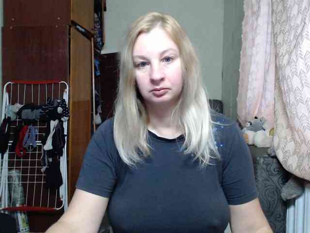 BustyBlondy webcam
